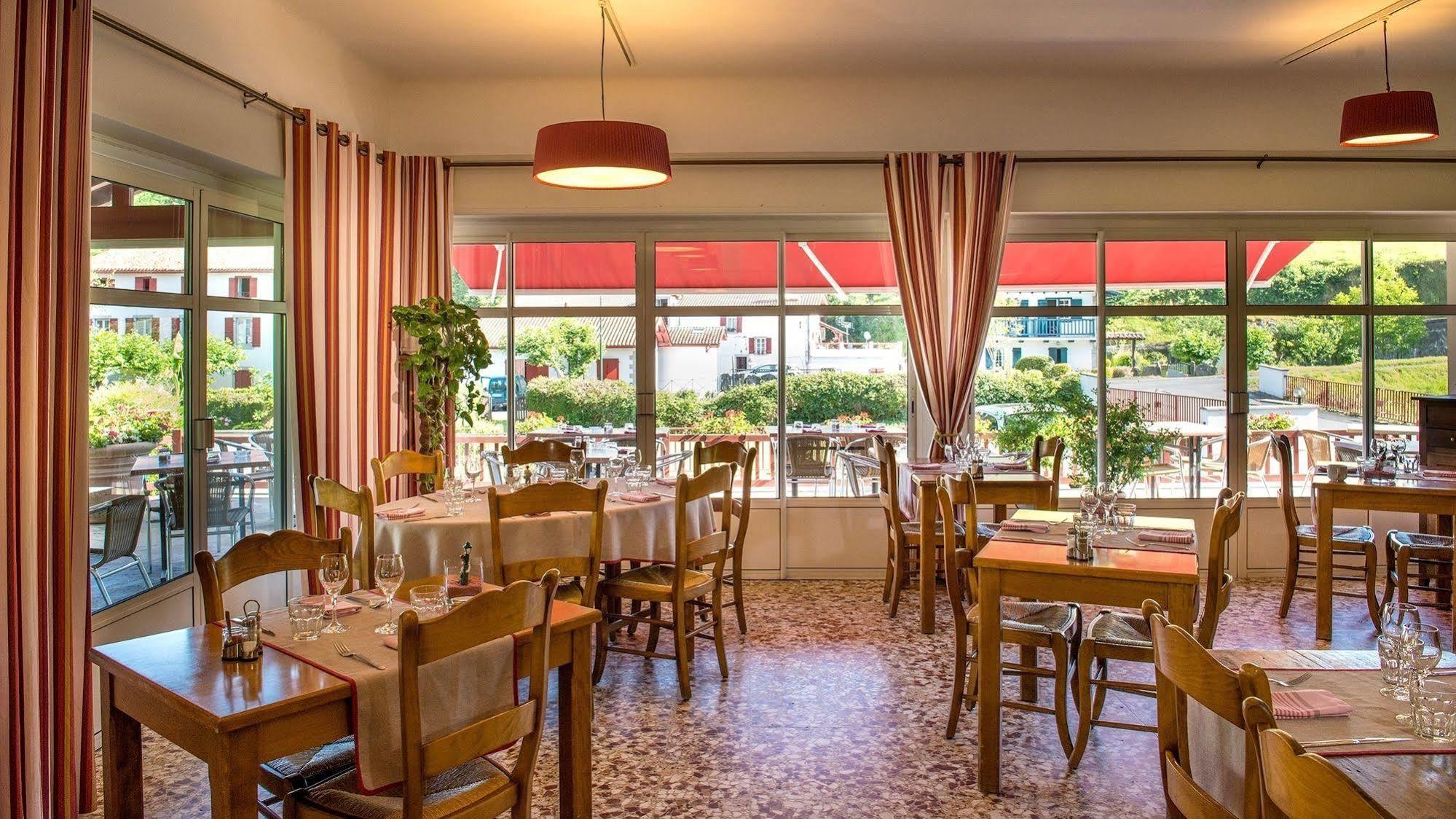 Logis Hotel Ur-Hegian エノア エクステリア 写真