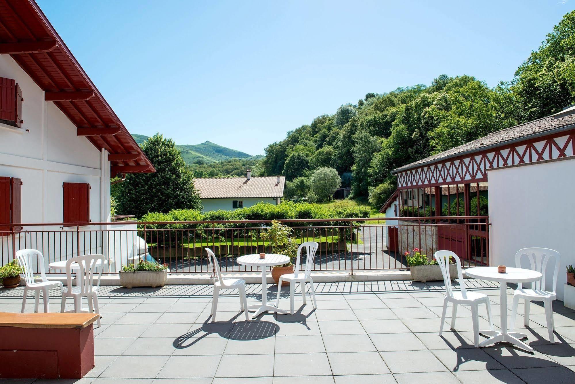 Logis Hotel Ur-Hegian エノア エクステリア 写真