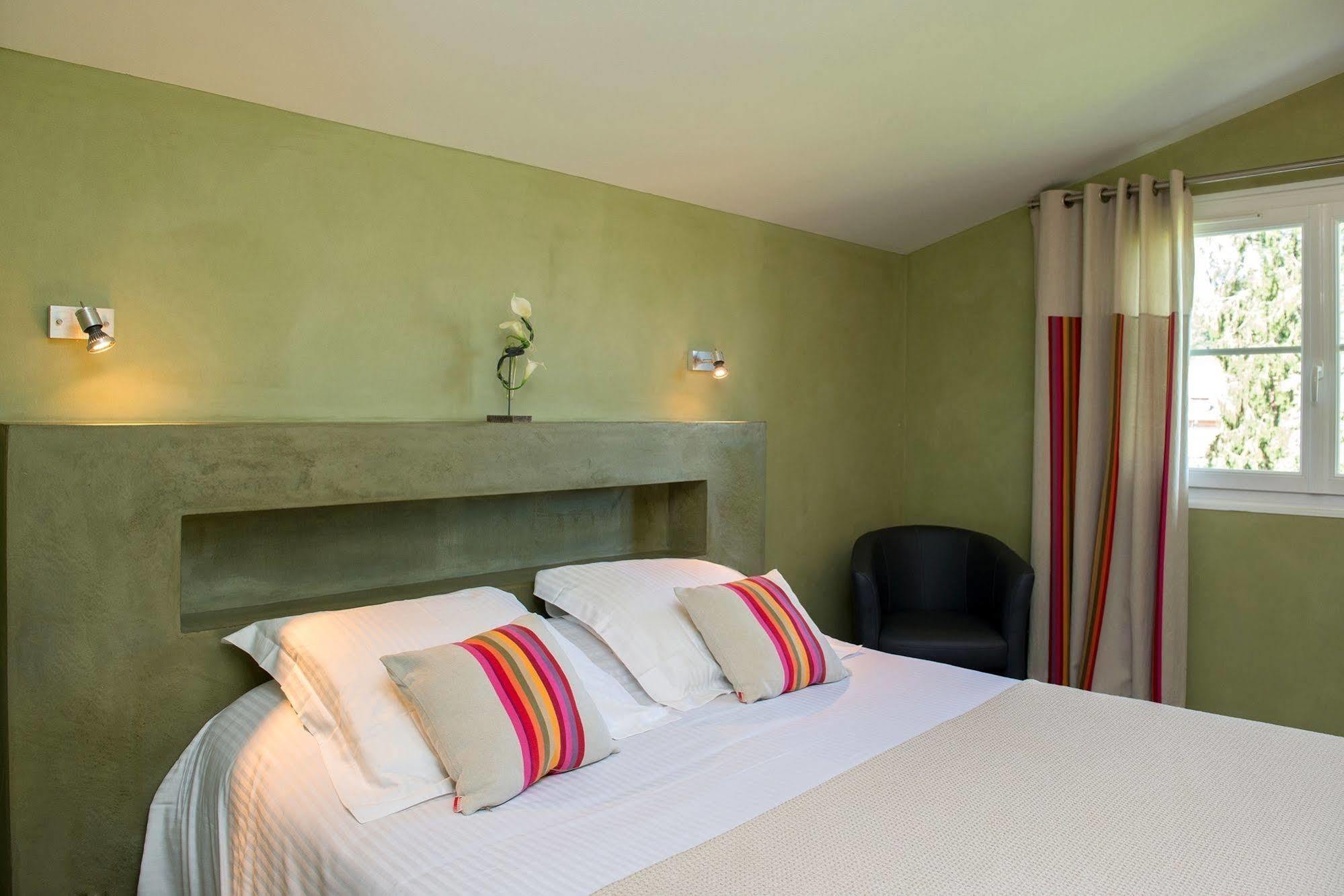 Logis Hotel Ur-Hegian エノア エクステリア 写真