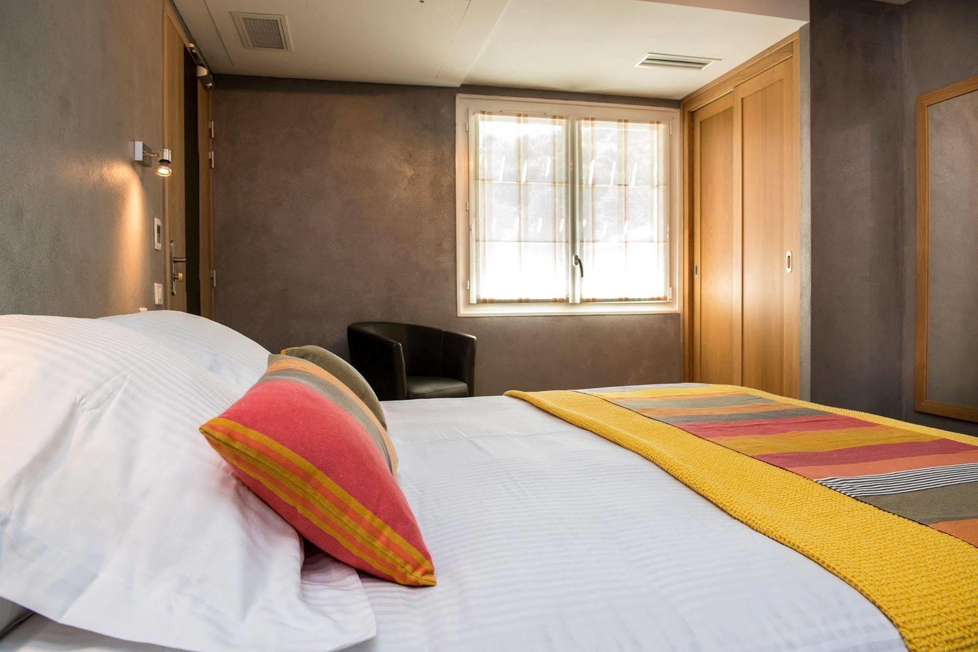 Logis Hotel Ur-Hegian エノア エクステリア 写真