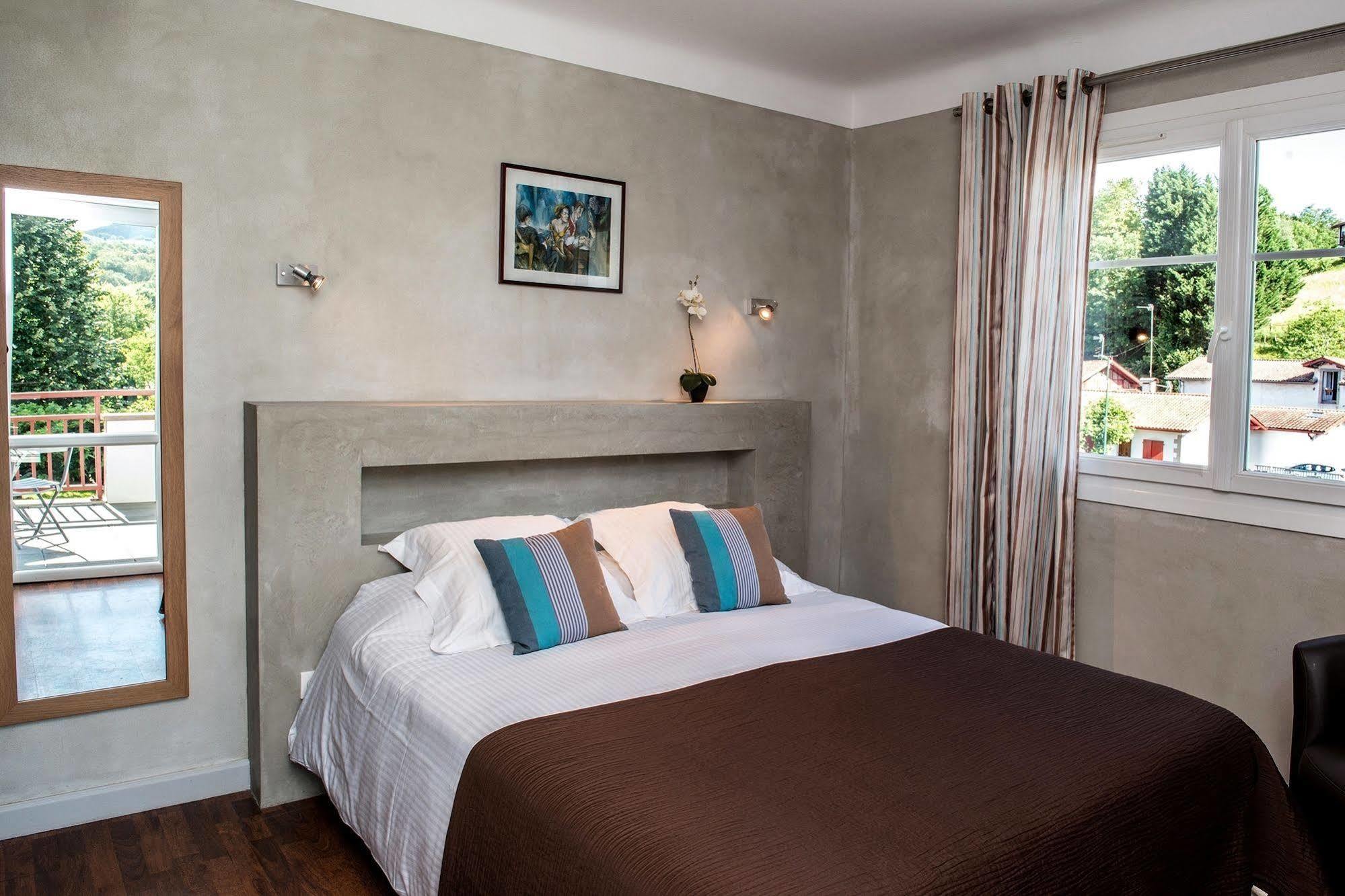 Logis Hotel Ur-Hegian エノア エクステリア 写真
