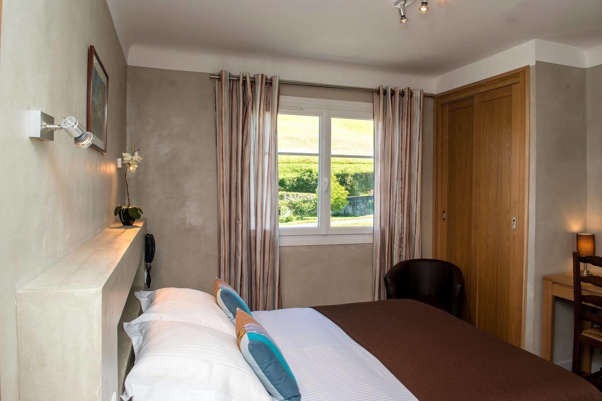 Logis Hotel Ur-Hegian エノア エクステリア 写真